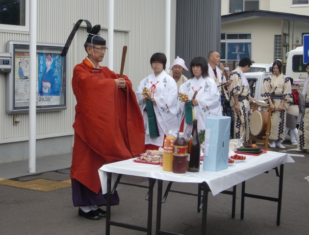 西野神社宮司 神輿渡御での神事